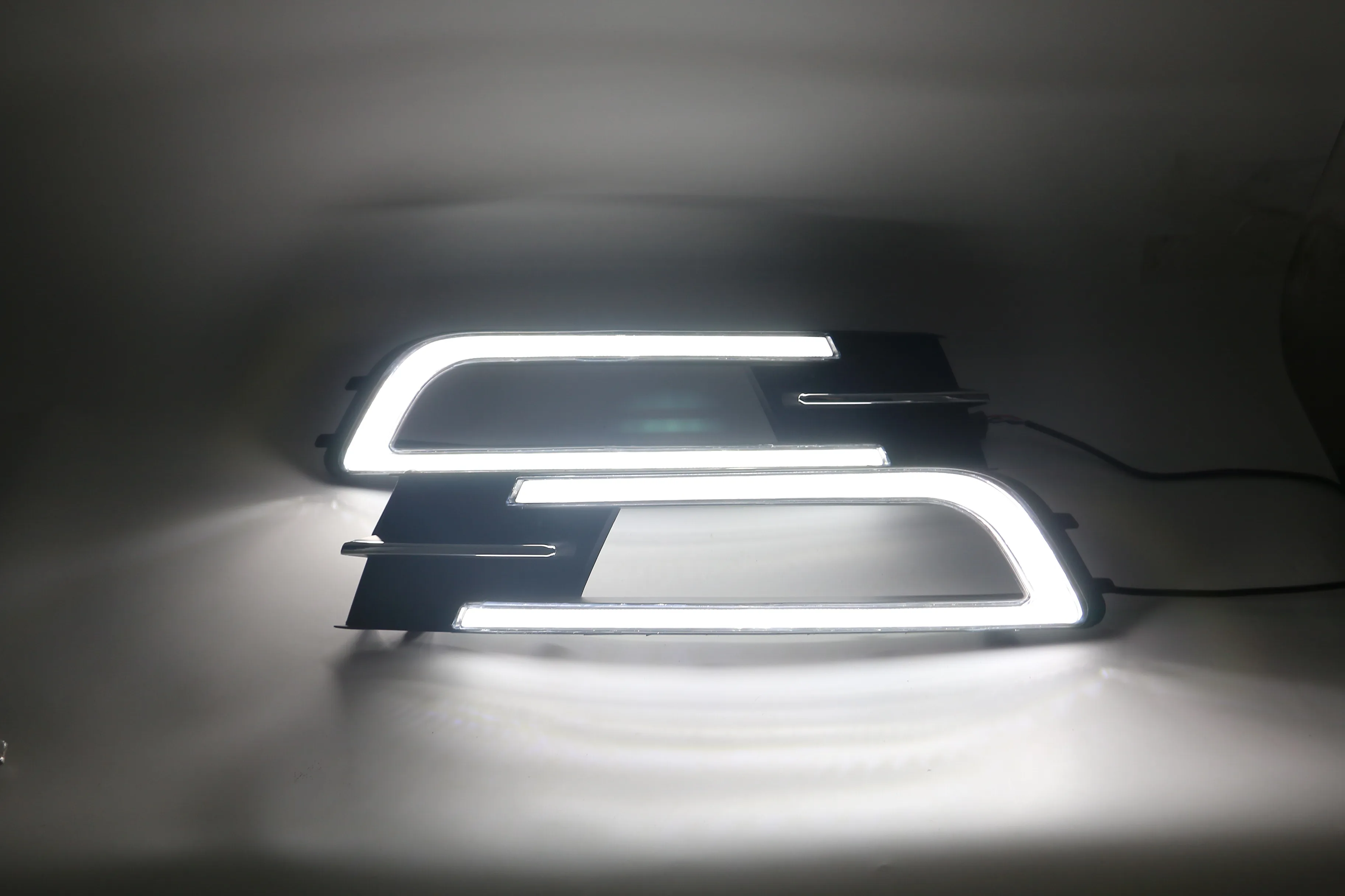 

LED Drl daytime running light for Volkswagen Magotan 2017-2018 with moving yellow turn signals and blue night light