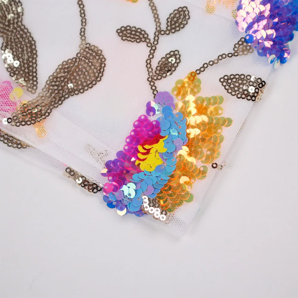 

Chic White Sequin Metal Chain Halter Top Flower Open Back Criss Cross Clothes Tube Women Summer Short Basic Strapless Party 2021