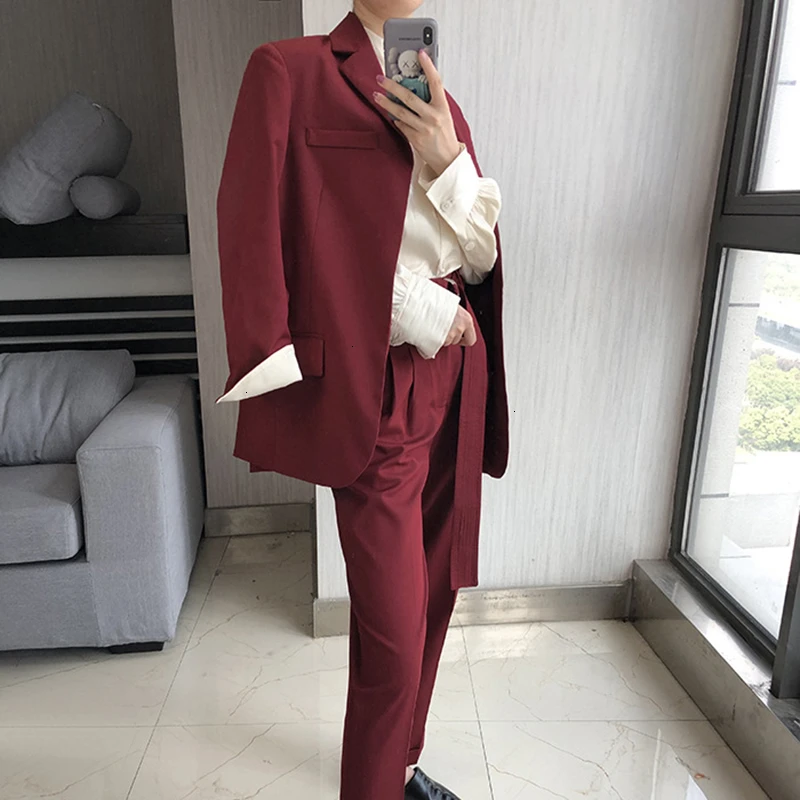 Женский элегантный костюм TWOTWINSTYLE комплект из двух предметов блейзер с отложным