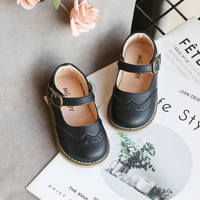 

Manufacturers selling leather shoes, new boysâ€™ shoes, casual girlsâ€™ single shoes, autumn and winter boys and girls sandals, perf