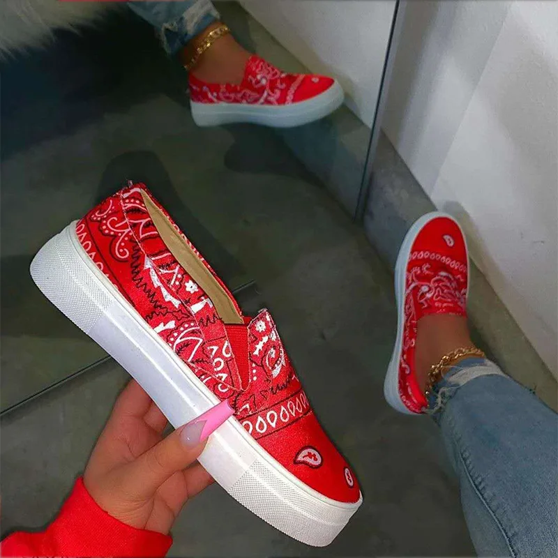 Женская осенняя обувь парусиновая с граффити повседневные лоферы из змеиной