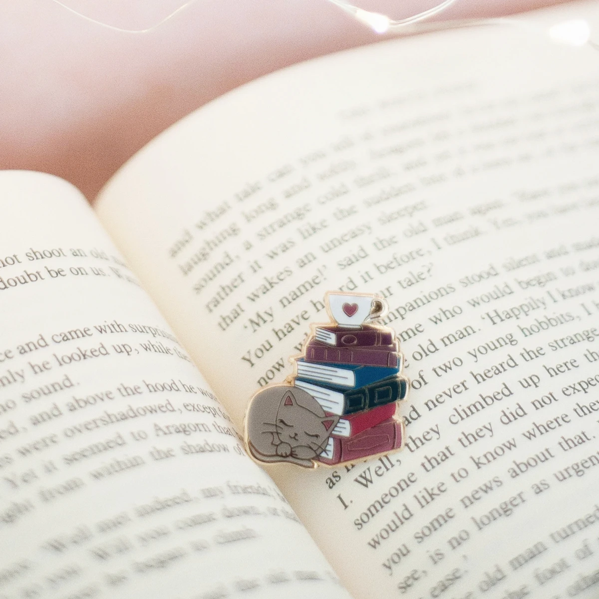 Жесткая эмалированная брошь в виде книжки с кошкой и чайкой милые Мультяшные