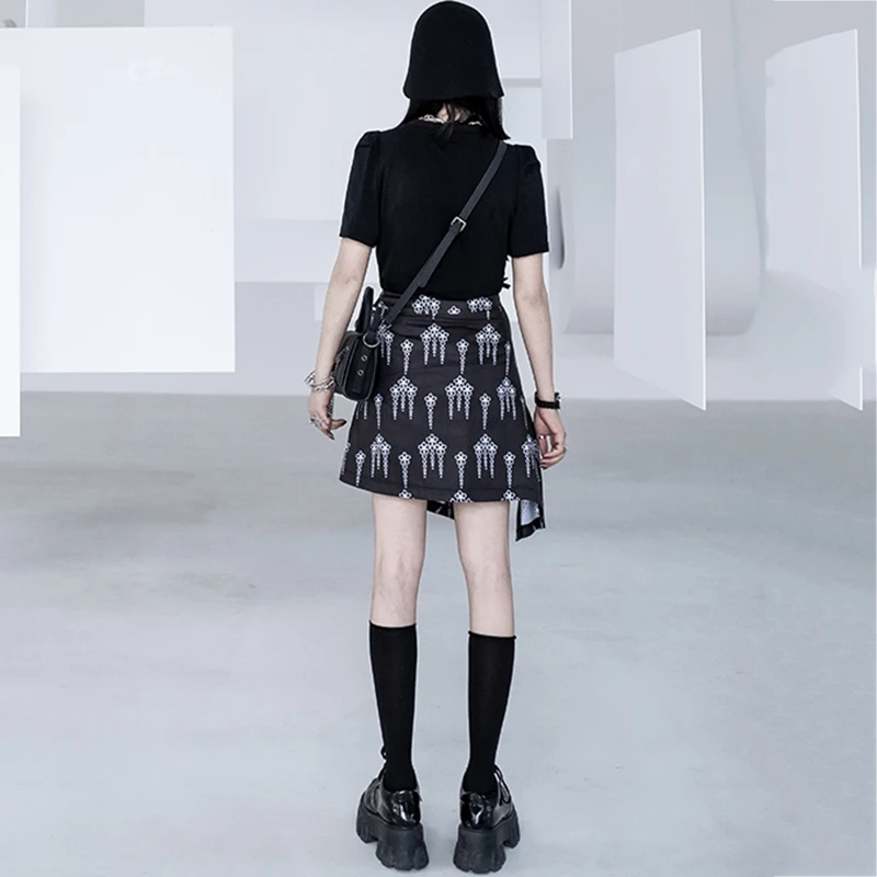

[EAM] High Elastic Waist Black Print Asymmetrical Slit Buckle Half-body Skirt Women Fashion Tide New Spring Summer 2021 1DD7546