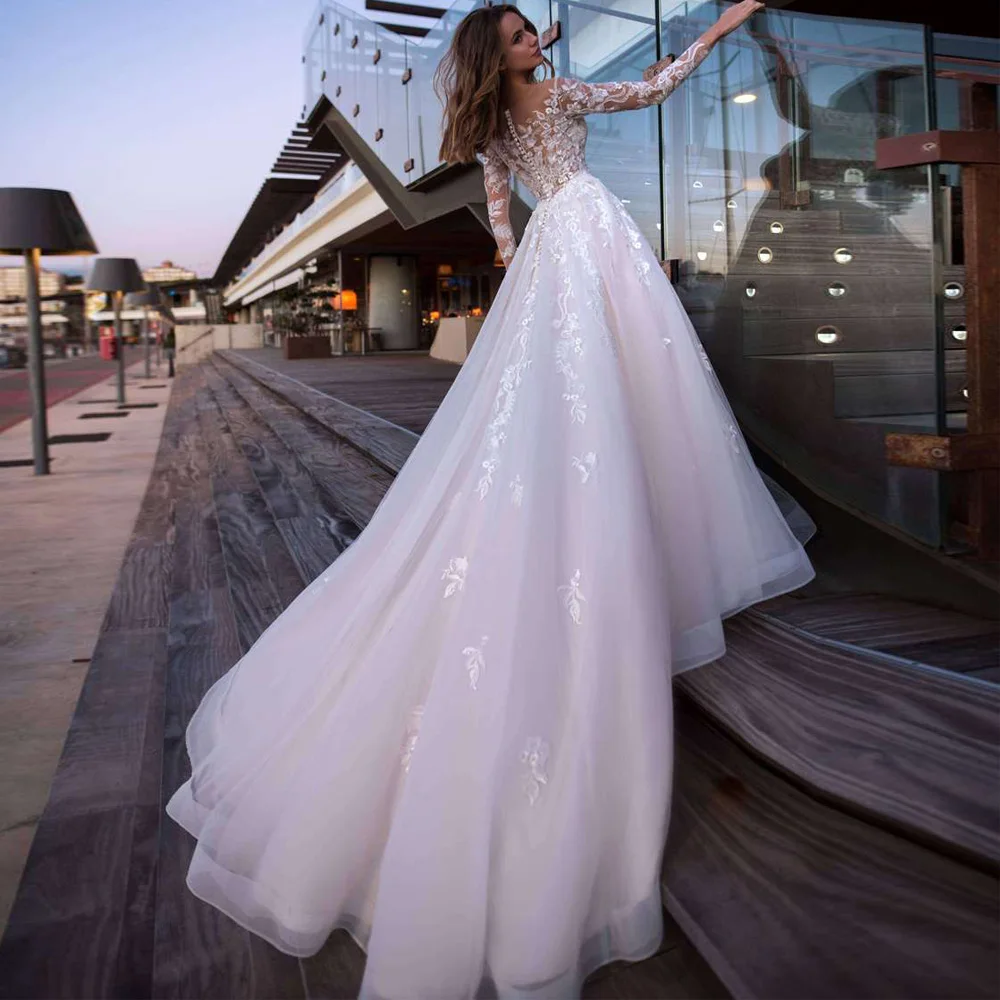 Очаровательное свадебное платье с длинными рукавами из тюля и аппликацией в виде