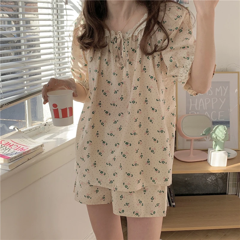 

Женский пижамный комплект, домашний костюм, винтажный топ с коротким рукавом, шорты, домашняя одежда с цветочным принтом, кружевная одежда д...