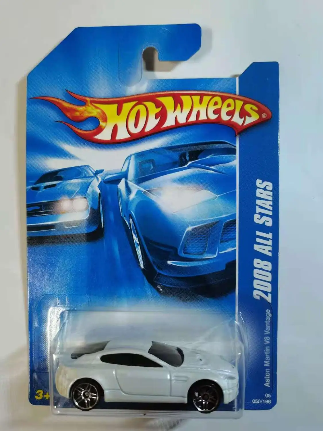 Лидер продаж автомобили на колесах 1/64 ASTON MARTIN V8 коллекционная Коллекционная