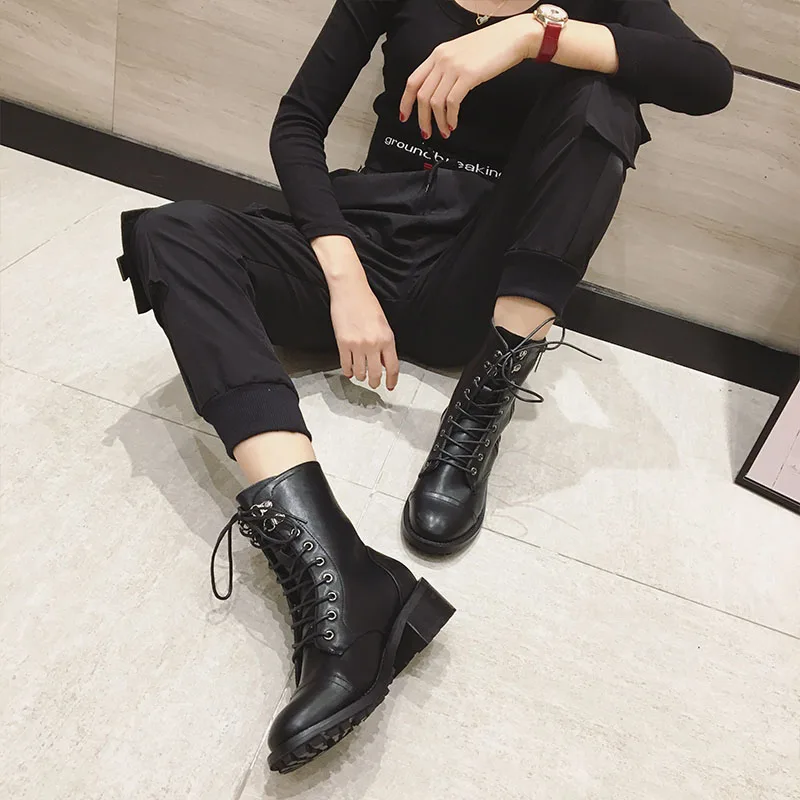 Новинка 2019 года кожаные мотоботы на толстом среднем каблуке ботильоны платформе