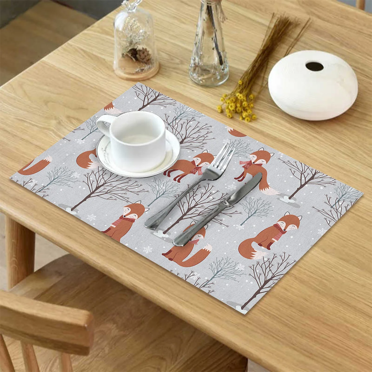 Коврик для обеденного стола с коричневыми лисьими веточками теплоизоляционный