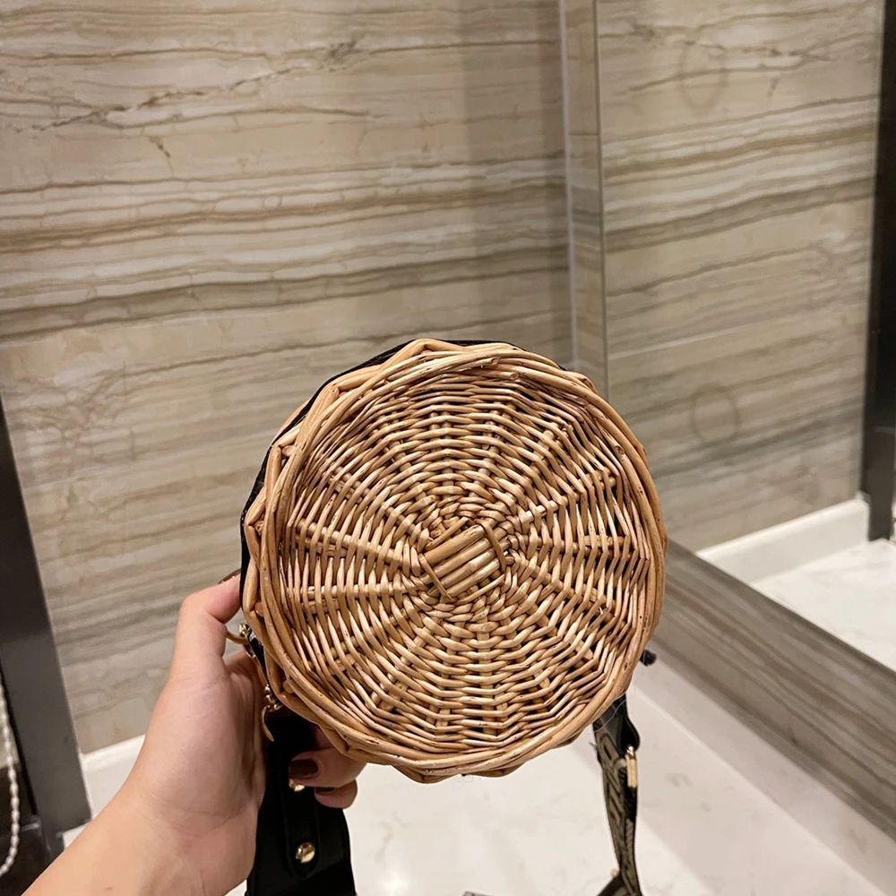 

Luxury Rattan Bucket Bag with Vegetable Basket 2021 Spring and Summer Woven Bag Catwalk Handbag Inside Embroidered Bag Sac Bolsa