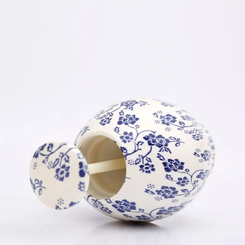 

Simple Toothpick Bucket Stylish Push-Type Toothpick Box Pops Out Automatic Kitchen Gadget Decoration