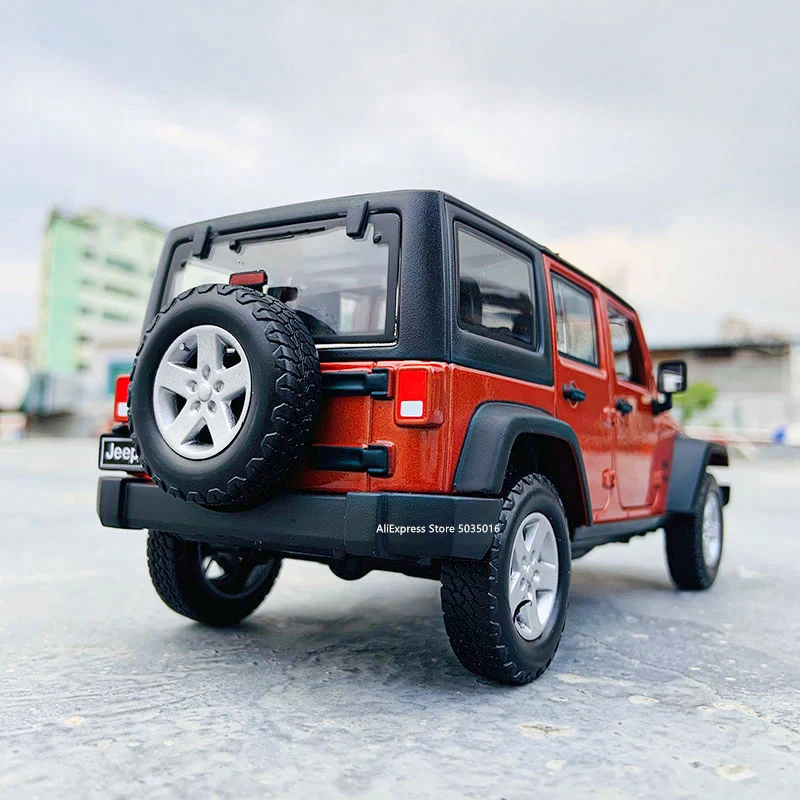 

Maisto 1:24 2015 Jeep Wrangler Unlimited Car Simulation Alloy Car Model Crafts Decoration Collection Toy Tools Gift