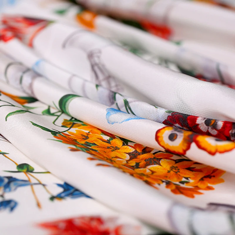 

100% Mulberry Silk Fabric White Floral With Flower Vase Printed 100cm*135cm 19 MM