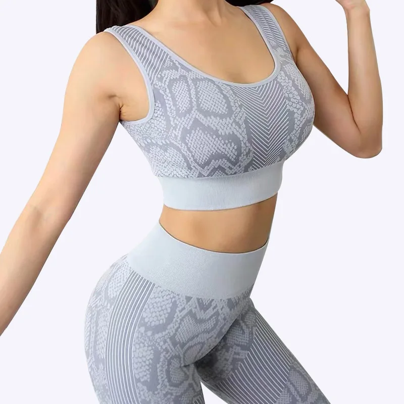 Фото Custom logo Women Yoga Sets 2 pcs Female Sport Gym suits Wear women Fitness Suit pritn Long Sleeve yoga clothing Женская одежда Custom logo Women Yoga Sets 2 pcs Female Sport Gym suits Wear women Fitness Suit pritn Long Sleeve yoga clothing Женская одежда
