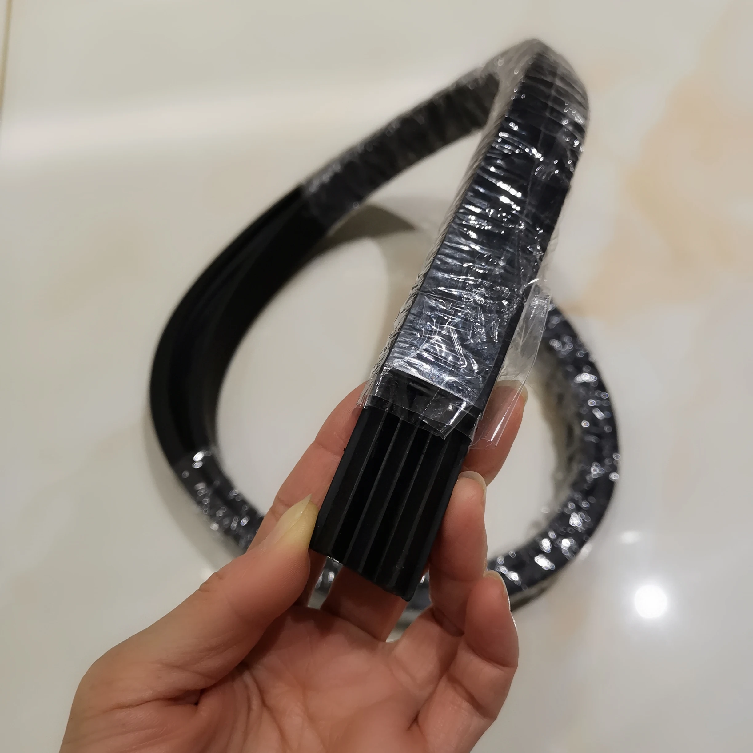 Одна пара (вверх и вниз) Пневматическая Тяговая лента/сетчатый ремень Зажимная