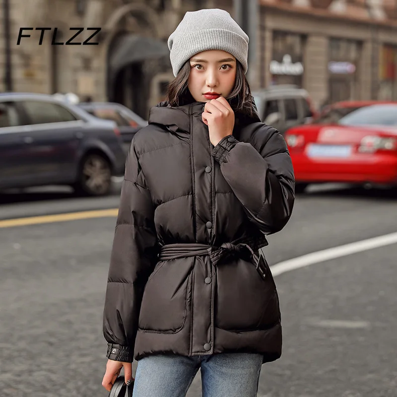 

Winter Warm Black Puffer Jacket Women Hooded Slim with Belt Short Bubble Coat Woman Streetwear Thicken Parks Outerwear