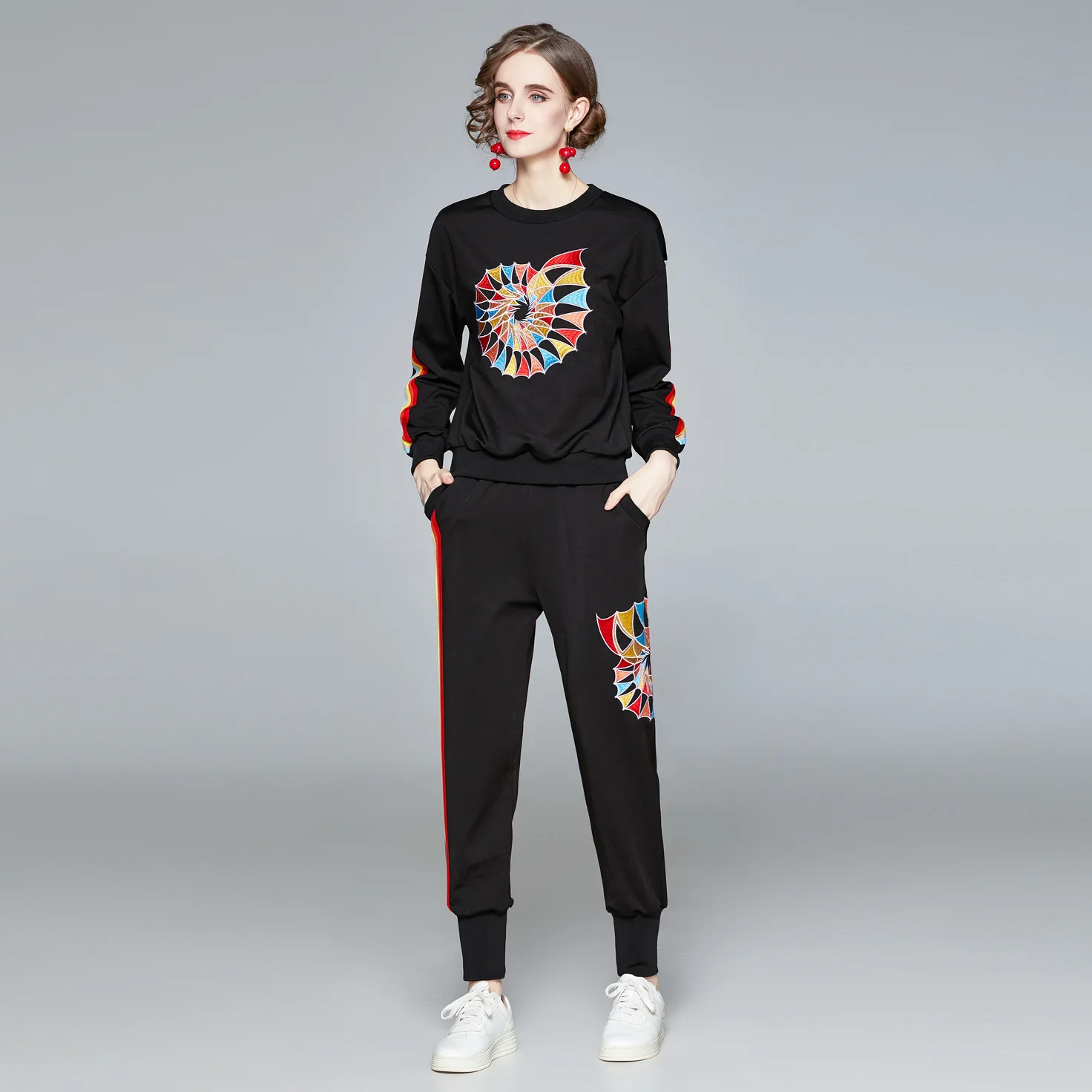 

2021 New Autumn Winter Ladies Embroidery Sportswear Suit Color Stripe Stitching Casual Elastic Waist Pants Trousers Suit Female