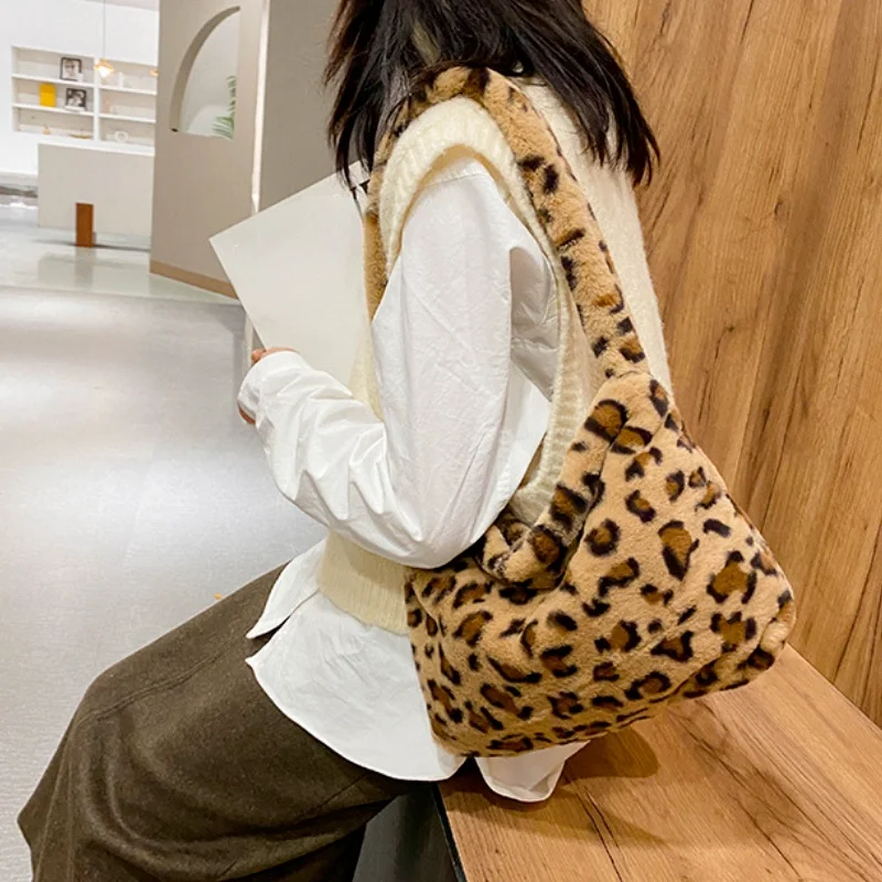 2021 Модные женские плюшевые сумки через плечо с цветочным узором элегантные под