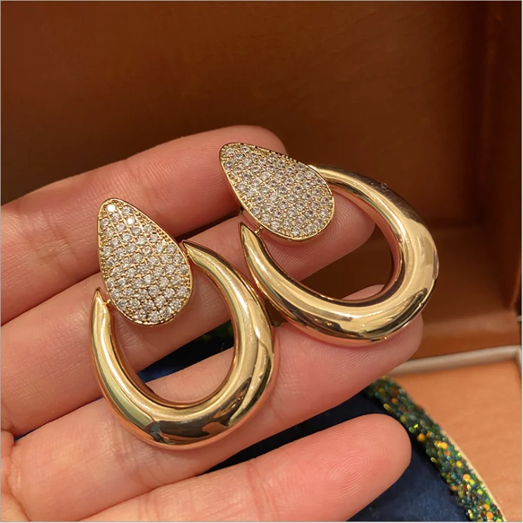 

Fall/winter water drop metal wind round earrings female retro earrings