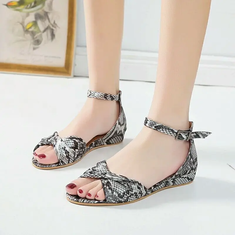 Женские босоножки на низком каблуке Женская летняя пляжная обувь с ремешком
