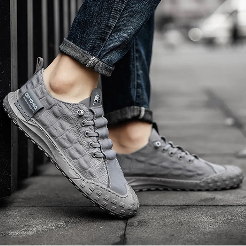 

In the summer of 2021, men's new ice silk umbrella cloth shoes crocodile pattern breathable trend casual antiskid walking shoes