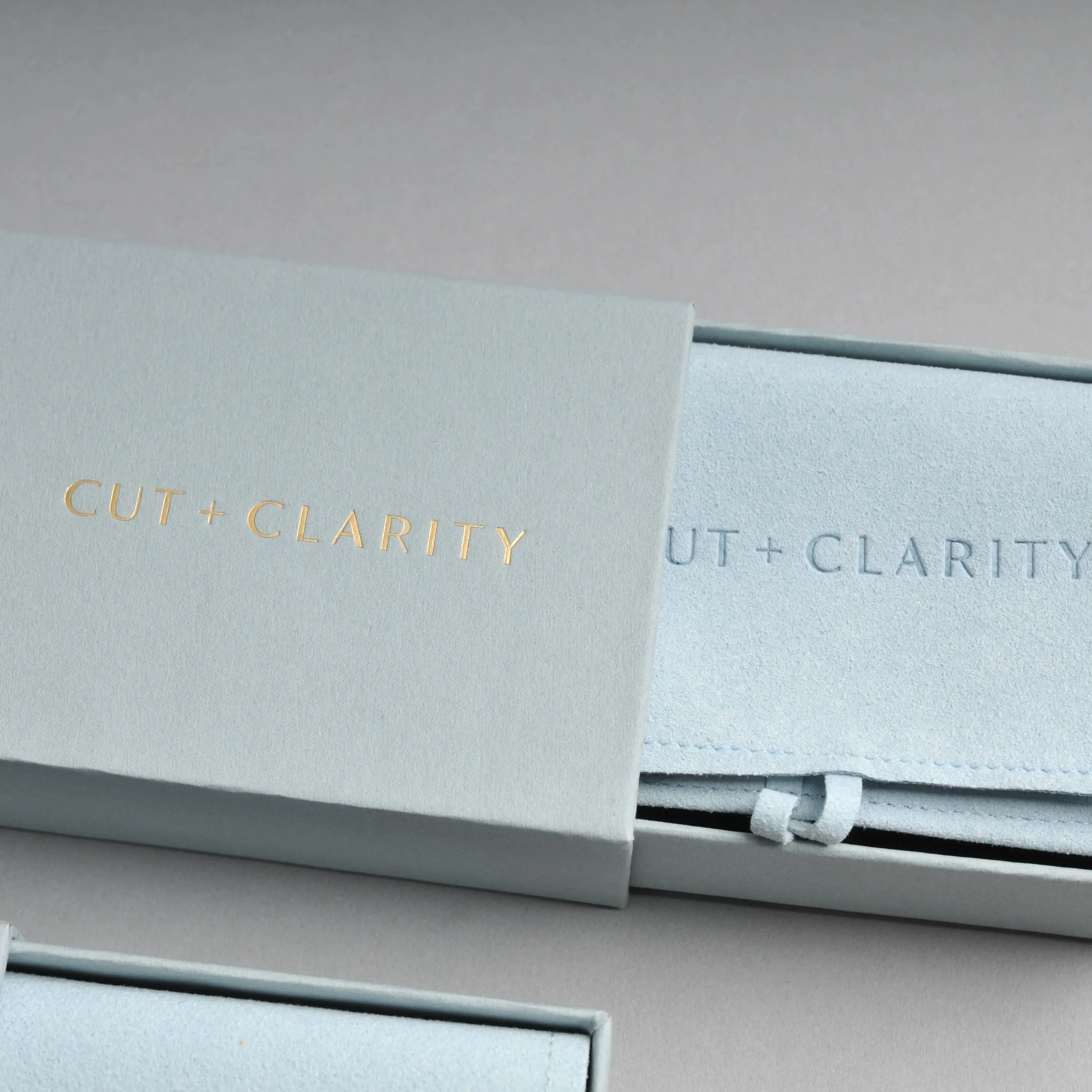50pcs 9*9*3cm Popular Light Grey Logo Jewelry Boxes Jewellery Packaging Case and 8*8cm Pouch