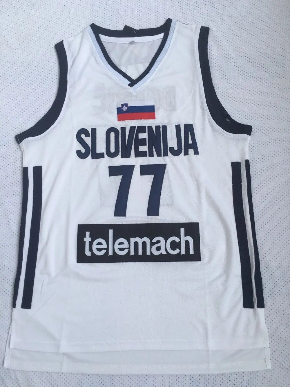 Мужская баскетбольная футболка #77 Luka Doncic дешевая с отворотами ретро сшитая