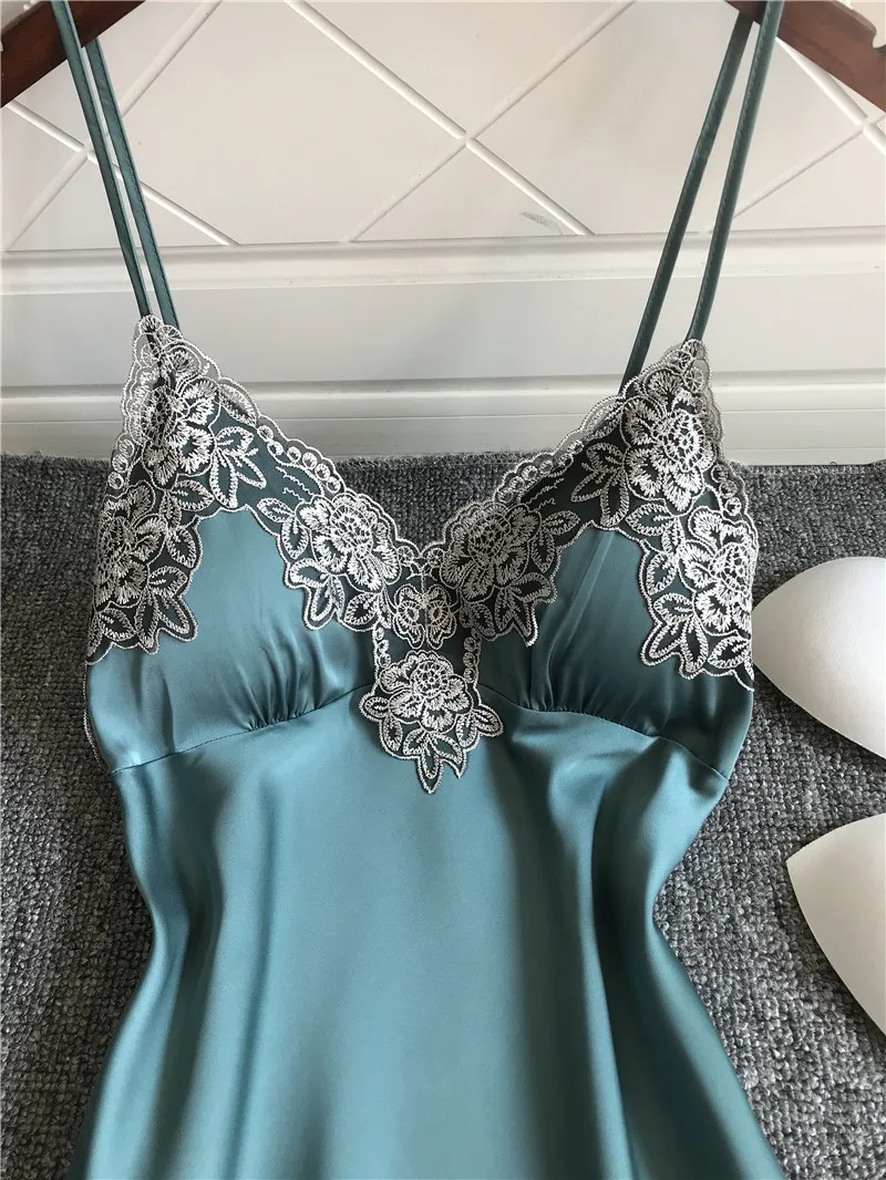 Женская атласная ночная рубашка без рукавов сексуальная шелковая на бретелях