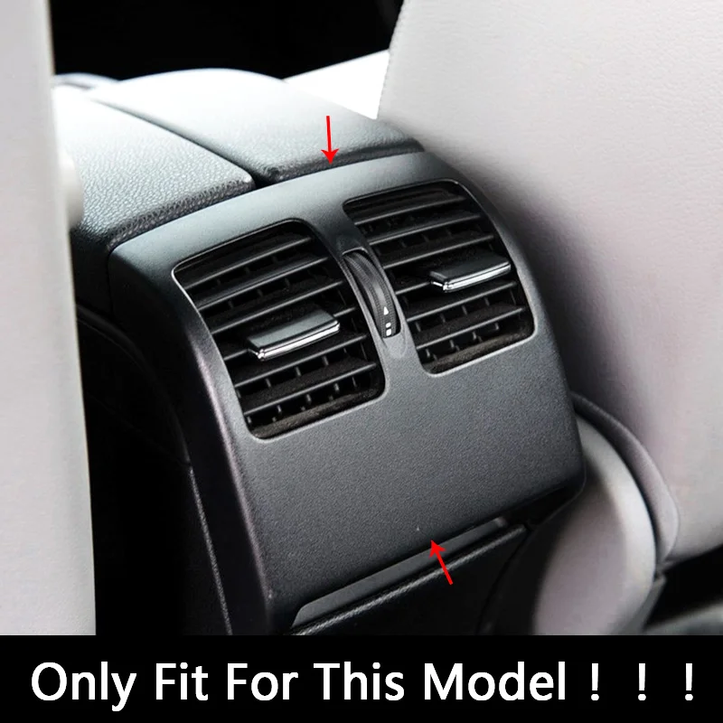 Наклейка из углеродного волокна на автомобильную заднюю панель