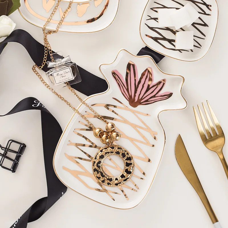 Маленькая керамическая тарелка в виде ананаса, фламинго, торта, тарелка, декоративная фарфоровая тарелка, лоток для хранения ювелирных изделий, кольцо, безделушка, тарелка, посуда