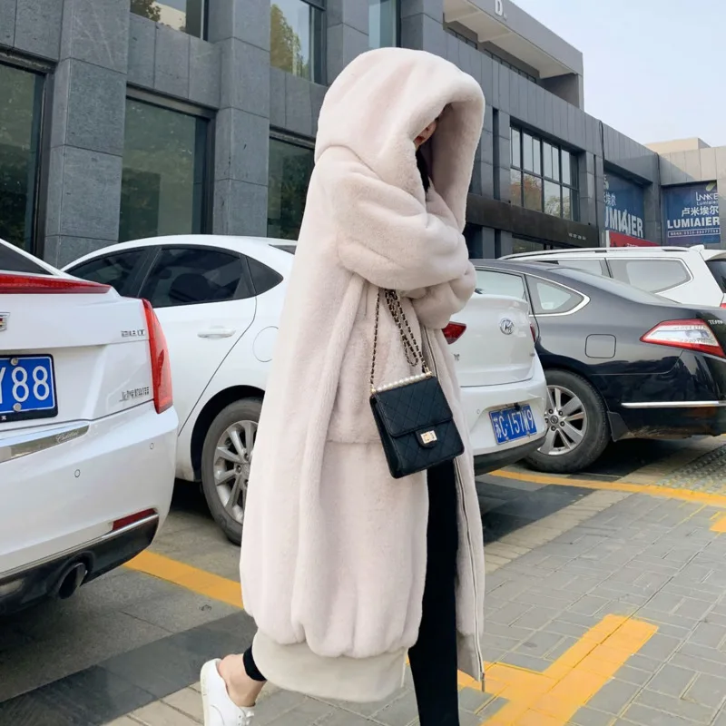 Куртка женская зимняя из искусственного меха кролика с капюшоном | Женская