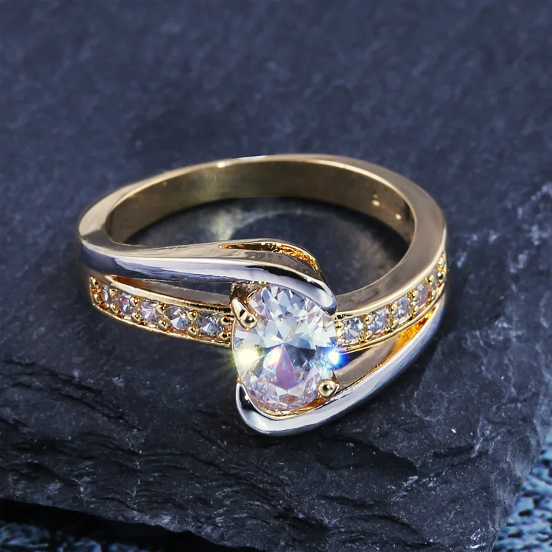 Fashion Two Tone Finger Rings for Women with Middle Oval Cubic Zircon Crystal Stone Couple Wedding Rings 2021 TRENDY Jewelry
