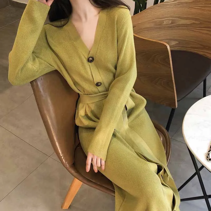 

Autumn and winter 2021 new medium and long style backing with wool skirt and children's knee knitted dress