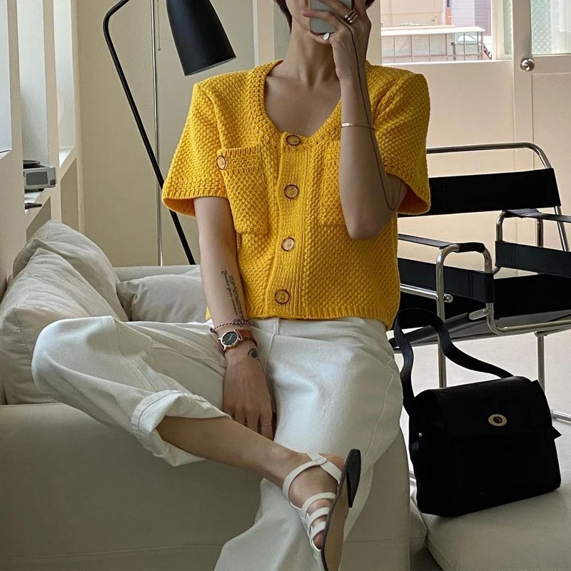 Женский короткий кардиган средней длины с круглым вырезом и рукавами | Женская