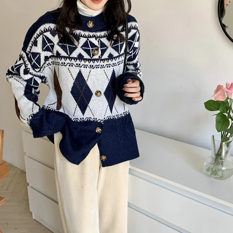 

Новинка Осень-зима 2021 Корейская версия свободного кроя Ретро жаккардовый вязаный свитер с длинными рукавами женский Кардиган Куртка