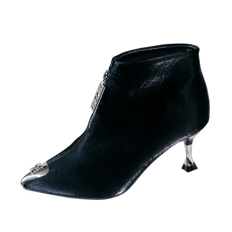 

2021 Autumn New Fashion European and American Neutral Wind Pointy Stiletto Heels Femininity Metal Head Boots Martin Boots.