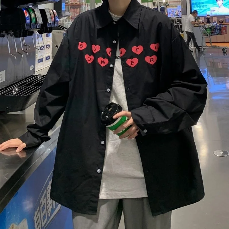 

Рубашка мужская оверсайз с длинным рукавом и принтом сердечек