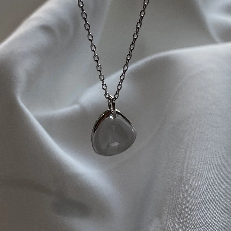 Женское ожерелье с подвеской в виде скошенного треугольника серебро 925 пробы |