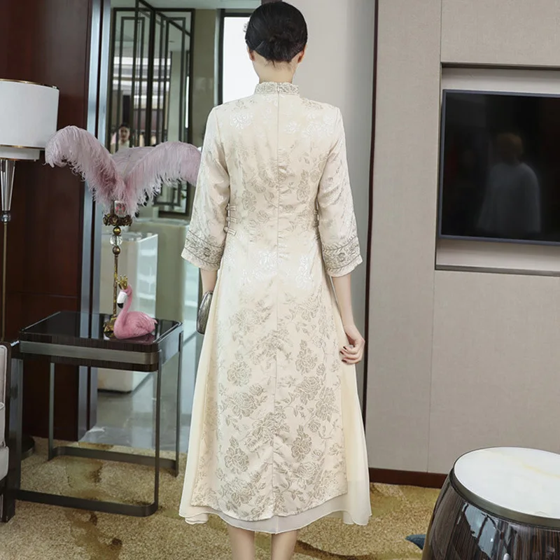 Женское жаккардовое платье миди с вышивкой воротником-стойкой и рукавом 3/4 |