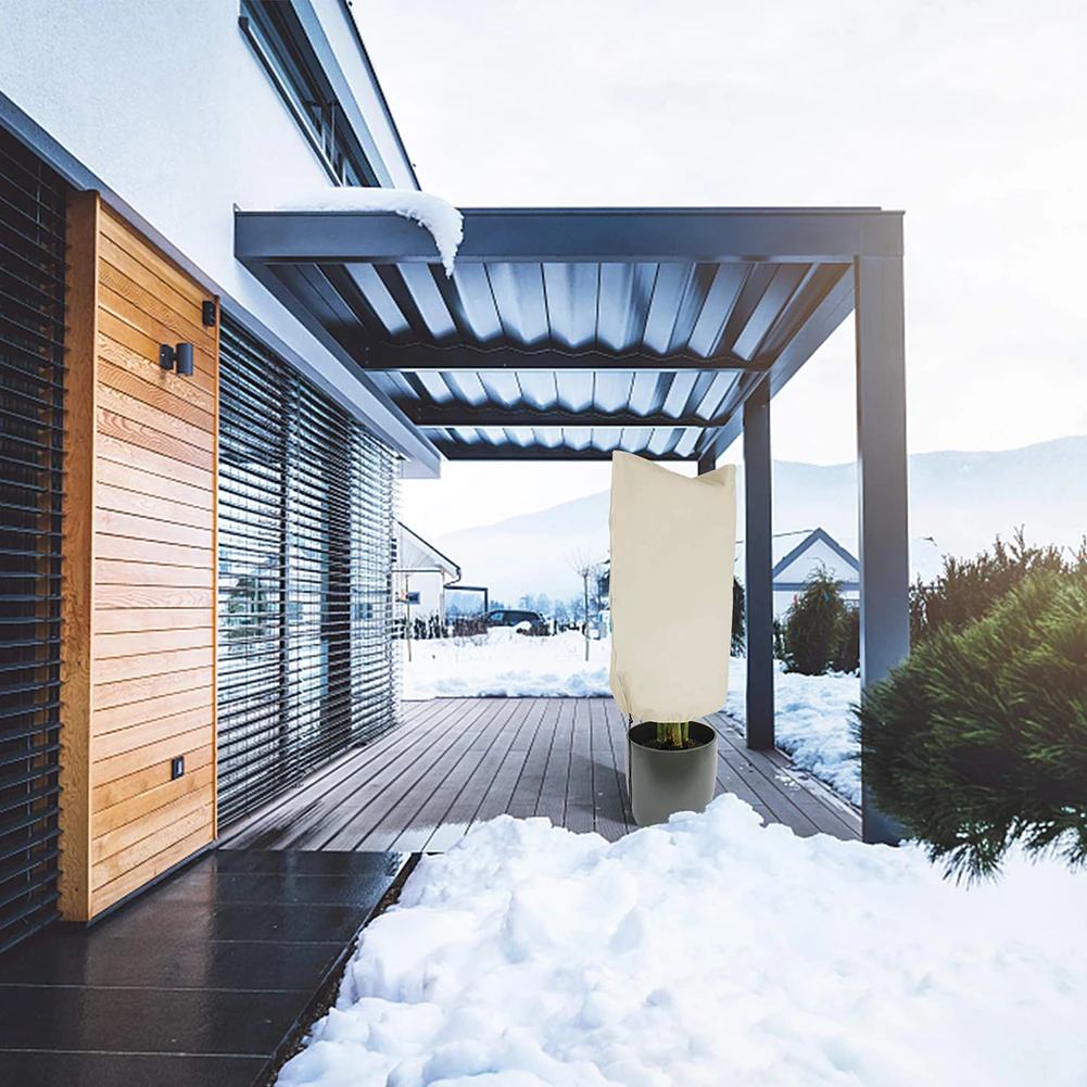 

Warm Cover Tree Shrub Plant Protecting Bag Frost Protection Yard Garden Winter Garden Water Bulb Redes De Proteccion Plant Cover