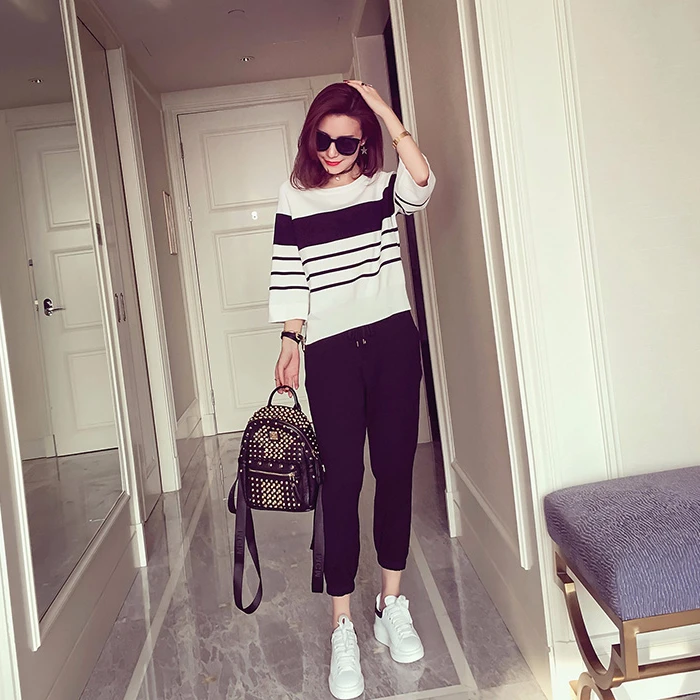 Женский полосатый свитер для грудного вскармливания и длинные брюки | Мать