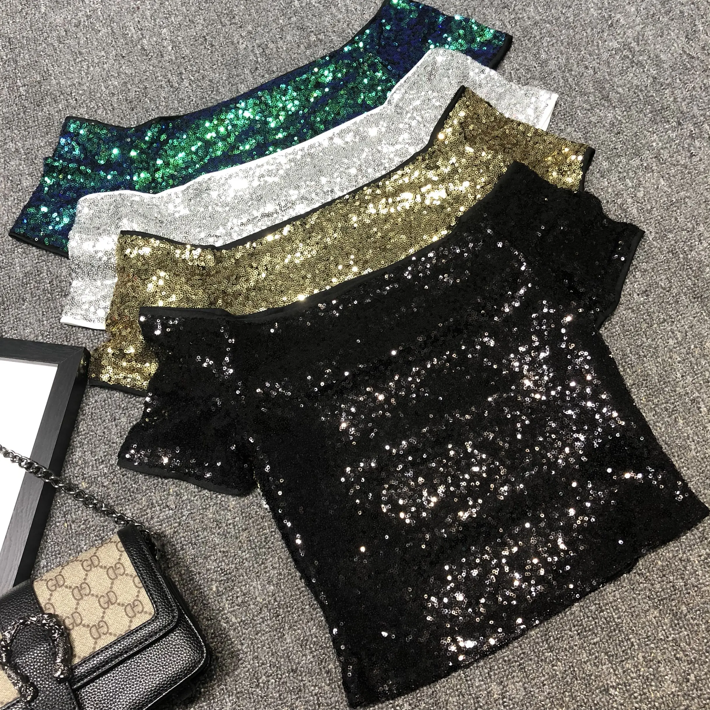 Женский топ с блестками короткий открытыми плечами и коротким рукавом 2019 |