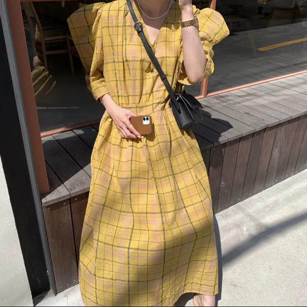 

2021 Summer New Retro Lattice Rural Japanese Style Mid-length Women's Dress V-neck Puff Sleeve Loose Casual Simplicity