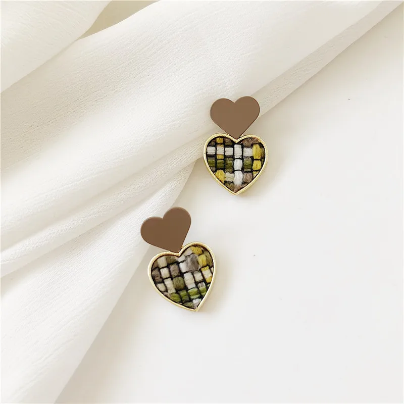 Джокер в стиле ретро вязаные серьги гвоздики форме сердца с матовой текстурой