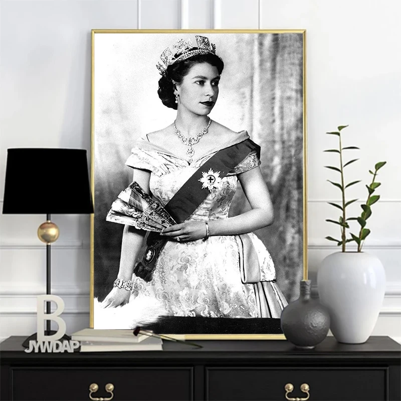 

Elizabeth Ii Paintings On The Wall Queen of England Canvas Picture Classical Woman Figure Wall Art Black and White Female Prints