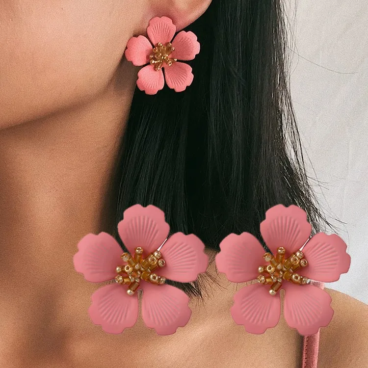 Элегантные романтические милые серьги гвоздики с прозрачным камнем в форме