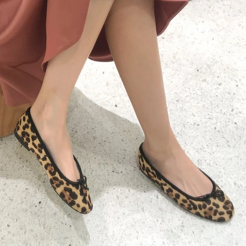 Туфли женские из флока с леопардовым принтом удобные мокасины без застежек