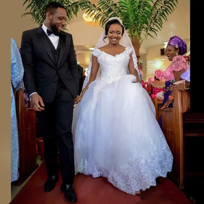 

African White Ball Gown Wedding Dresses New 2021 Appliques Lace V Neck Chapel Castle Long Formal Bridal Dress Sweep Train Mariag