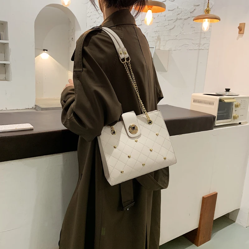 

Elegant White Square Lattice Female Shoulder Bags Solid Leather Top-Handle Bag Love Rivets Design Crossbody Bag Chain Ladies Sac