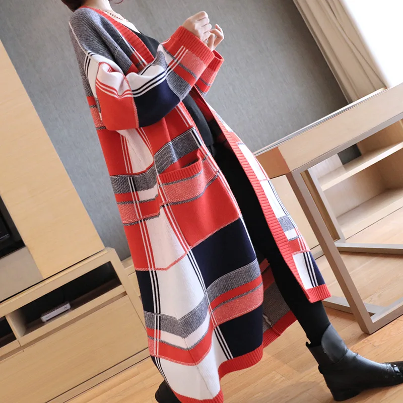 Плотный теплый хлопковый осенний свитер в клетку с принтом женский свободный