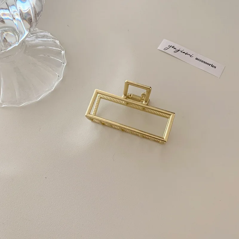 

1pcs 7cm New Hair Claw Barrettes For Women Fashion Girl Metal Geometric Hollow Out Headwear Hair Accessories Crab Hair Clip